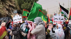 تدفق المشاركون في المظاهرة الحاشدة الداعمة لفلسطين في شوارع العاصمة الموريتانية- فيسبوك / الرباط الوطني لنصرة الشعب الفلسطيني
