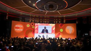 الملياردير النيجيري أليكو دانغوت متحدثا في منتدى الرؤساء التنفيذيين بأفريقيا - إكس