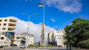 دوار الحلم الفلسطيني في مدينة دورا.. اختلفت الروايات حسب تسمية دورا بهذا الاسم، فالاسم الكنعاني القديم لها مأخوذ من كلمة "دور" وهو يعني المسكن..