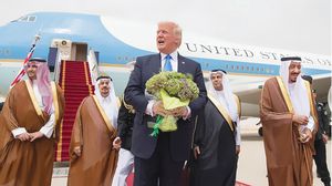 لا يمكن فصل القمة عن المجزرة المستمرة في قطاع غزة، التي تضع واشنطن في موقف شديد الحرج إزاء حلفائها العرب. (واس)