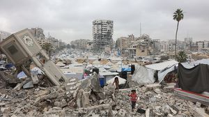 استشهد اثنين أحدهما الصحفي حسن اصليح في استهداف مجمع ناصر الطبي- جيتي