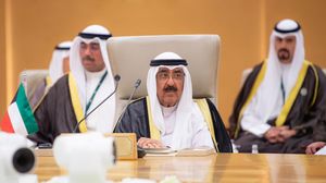أمير الكويت وصف حكومة الحوثي بـ"السلطات المعنية" وهو ما أثار اعتراض ابن سلمان- كونا