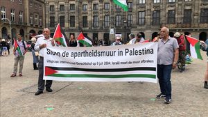 إن هولندا، بتاريخها السياسي والحقوقي، مطالبة اليوم بأكثر من مجرد "تحقيق". المطلوب هو موقف.. (الأناضول)