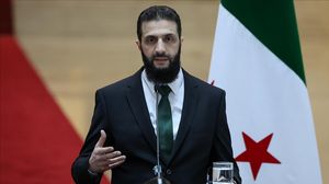 الانتقاد الأبرز في تقرير هيومن رايتس ووتش أن مرسوم تشكيل الهيئة ركّز فقط على انتهاكات النظام البائد، متجاهلًا ما ارتكبته أطراف أخرى في النزاع السوري.. الأناضول