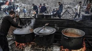 نحو 59 % من المنظمات الإنسانية في غزة أجبرت على وقف خدماتها أو الحد منها بينما ارتفعت أسعار المواد الغذائية بنسبة 1400 بالمئة- الأناضول