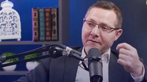 الطبيب بدران سافر إلى غزة العام الماضي متطوعا لعلاج الجرحى والمصابين -إكس /العرب في بريطانيا