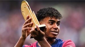 يعد النجم الشاب أصغر لاعب على الإطلاق يخوض 100 مباراة مع الفريق الكتالوني- fcb  / إكس