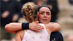 انهزمت أنس جابر أمام منافستها البولندية بمجموعتين نظيفتين- tennis tv / إكس