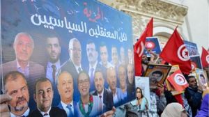 اعتبرت منظمة العفو الدولية (Amnesty International) أن السلطات تستخدم تهمًا غامضة وفضفاضة لقمع الأصوات المعارضة.. فيسبوك