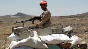 يتهم الجيش الحوثيين بمحاولة توسيع نفوذهم - أ ف ب