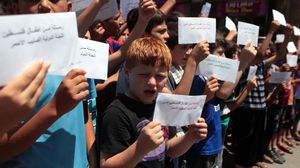 أطفال فلسطين يطالبون بتحرير الأسرى (أرشيفية) - الأناضول