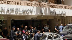قوات الأمن اللبنانية خلال مداهمة الفندق - الأناضول