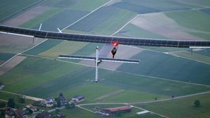 الطائرة سولار امبالس-2 تحلق في باييرن بسويسرا - أ ف ب
