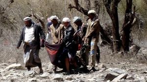 حوثيون يخلون ضحايا القصف الجوي في محافظة عمران - ا ف ب