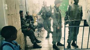 قوات الاحتلال تمنع دخول المصلين وطلبة العلم إلى الأقصى - تويتر