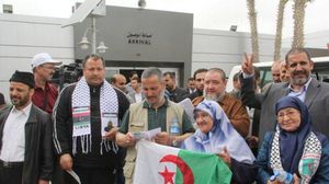 متضامنون جزائريون من قافلة "الجزائر- غزة 2" في معبر رفح (أرشيفية) - ا ف ب