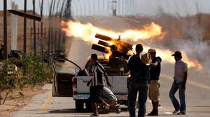 مشهد من الاشتباكات الدائرة في بنغازي - ا ف ب