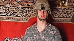 الجندي برغدال خلال تواجده بالأسر - يوتيوب