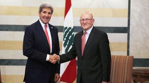 وزير الخارجية الأمريكي كيري ورئيس وزراء لبنان تمام سلام - ا ف ب