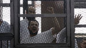 معتقلون من أنصار جماعة الإخوان في المحكمة - أرشيفية