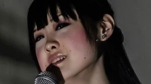 صينية يابانية تغني لـ أم كلثوم