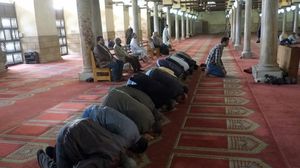 تواصل الإدارات التابعة للوزارة حاليا شن حملات تفتيشية على المساجد ومكتباتها بالمحافظات - أ ف ب