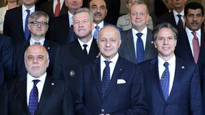 مشاركون في المؤتمر بباريس قبيل اجتماع لمناقشة استراتيجية التحالف الغربي - أ ف ب