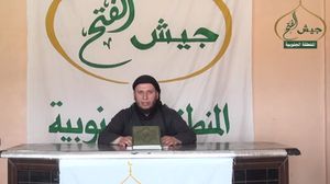 القيادي في حركة أحرار  الشام أبو ثابت يتلو إعلان تشكيل جيش الفتح بالمنطقة الجنوبية