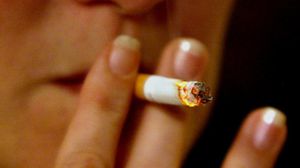 وتشير الإحصاءات الرسمية إلى أن بالغا تشيكيا واحدا من بين ثلاثة يستهلك التبغ - أ ف ب
