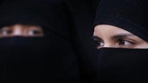 ميل أون صاندي: أميرة عباسي تقدم المساعدة للراغبات بالسفر إلى "الدولة الإسلامية" - أرشيفية