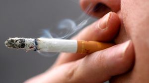 أكدت الوثيقة أن قرابة 25 بالمئة من المراهقين في تونس يبدأون التدخين في سن الـ11 عاما- أرشيفية