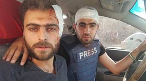 قتل المصور خالد العيسى (يسار) صديق هادي العبد الله بانفجار قنبلة أصابته بجراح بالغة- أرشيفية 