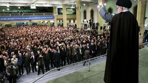 الإيرانيون يؤمنون بولاية الفقيه ولديهم مرجعيات دينية- موقع خامنئي الرسمي