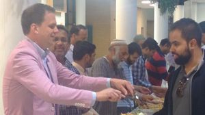 النائب مارك هولاند شارك في احتفالات المسلمين بعيد الأضحى ـ تويتر