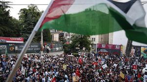 شارك في "مسيرة القدس الحرة" أكثر من عشرة آلاف مواطن تركي إضافة إلى العديد من أفراد الجاليات العربية- الأناضول 