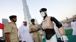 شرطة دبي تريد أن تشكل الروبوتات غير المسلحة 25 في المائة من قوام دورياتها الأمنية بحلول عام 2030- أ ف ب