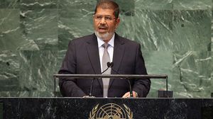 قالت اللجنة إنها أعلنت عن فتح صفحة خاصة على الإنترنت للرأي العام كي يتقدم بشهادات تتعلق بسجن الدكتور مرسي وظروف اعتقاله- جيتي 