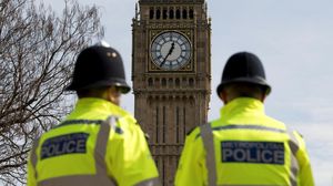 عناصر من الشرطة البريطانية أمام مبنى البرلمان- أ ف ب