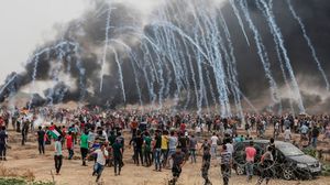 انطلقت مسيرات العودة وكسر الحصار في قطاع غزة يوم 30 آذار/ مارس الماضي- جيتي