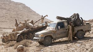 تخوض قوات الجيش اليمني منذ أيام معارك ضد الحوثيين في مديرية نهم الجبلية الوعرة شرقي صنعاء- جيتي