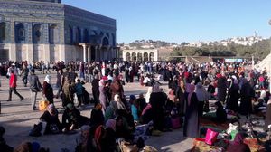 يستعد أكثر من مئاتي ألف من المعتكفين والمصلين من المسلمين داخل المسجد الأقصى المبارك، لإحياء ليلة القدر- عربي21