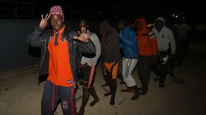 دخول 25 مهاجرا عالقا في صحراء ليبيا إلى الأراضي التونسية- جيتي