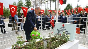يورد الرئيس التركي رجب طيب أردوغان في خطبه باستمرار اسم خالص دمير ويصفه بـ"الشهيد"- الرئاسة التركية