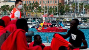 أوضح خفر السواحل الإسباني أنه "أنقذ 507 أشخاص من 59 قاربا صغيرا في مضيق جبل طارق"- جيتي