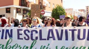 طالب ممثلو النقابات الداعية للمسيرة السلطات الإسبانية بضرورة التدخل لاعتقال المتورطين في الاعتداءات الجنسية- يوتيوب