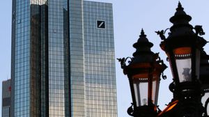  السلطات الألمانية واصلت حملة مداهمات على مصرف "دويتشه بنك" للاشتباه في إجرائه عمليات غسل الأموال- جيتي 