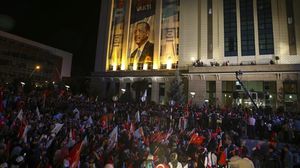الغارديان: كان أردوغان قويا في خطاب النصر أمام عشرات الآلاف من أنصاره في أنقرة- جيتي