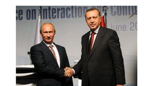 بوتين أشاد بالتقدم في تعزيز العلاقات بين روسيا وتركيا التي شارفت على بلوغ مستوى استراتيجي- جيتي 
