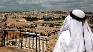  عيسى: تنتهك إسرائيل الوضع القانوني للقدس من خلال منح الهويات الزرقاء لسكانها