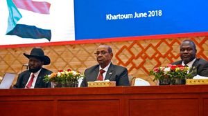 وقع الرئيس السوداني عمر البشير ونظيره اليوغندي يوري موسيفيني كضامنين للإتفاق- جيتي